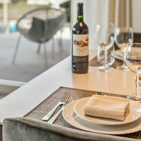 Orion View - Brand New With Swimming Pool ニーウポールト